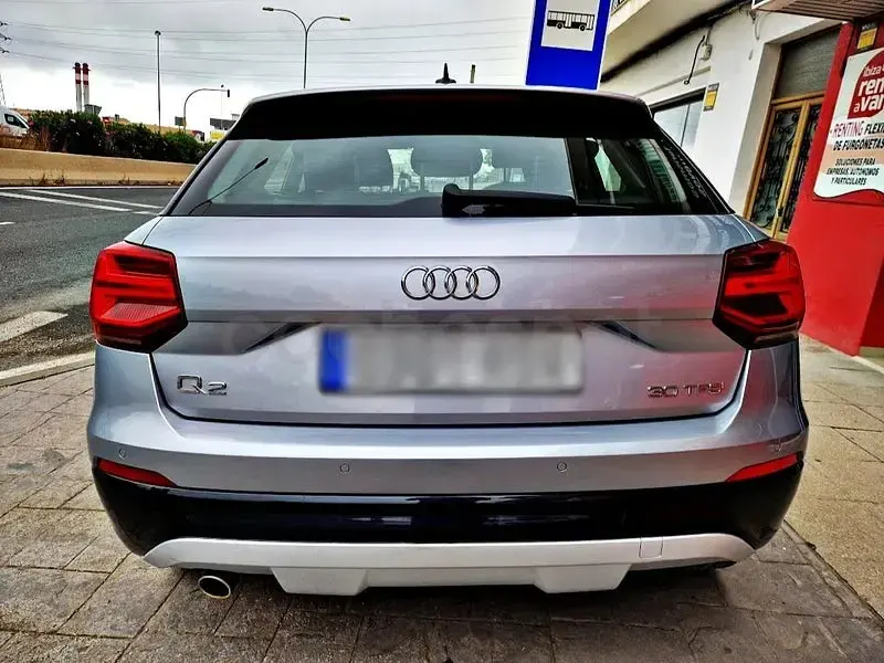 Usado Audi Q2 Sport 116 CV (85 kW) 2019 Gris / plata SUV