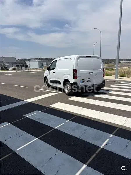 Usado Opel Combo 100 CV (73 kW) 2024 Blanco Monovolumen