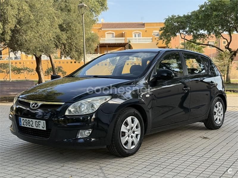 Negro Usado 2008 Hyundai i30 Classic Berlina | 4000 € (Precio justo) - Imagen 1/4