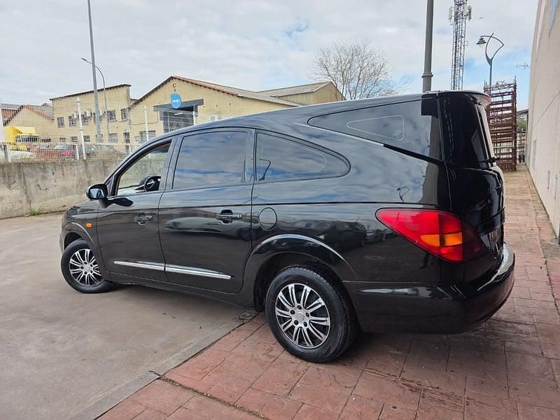 Usado Ssangyong (KGM) Rodius 165 CV (121 kW) 2010 Negro Monovolumen