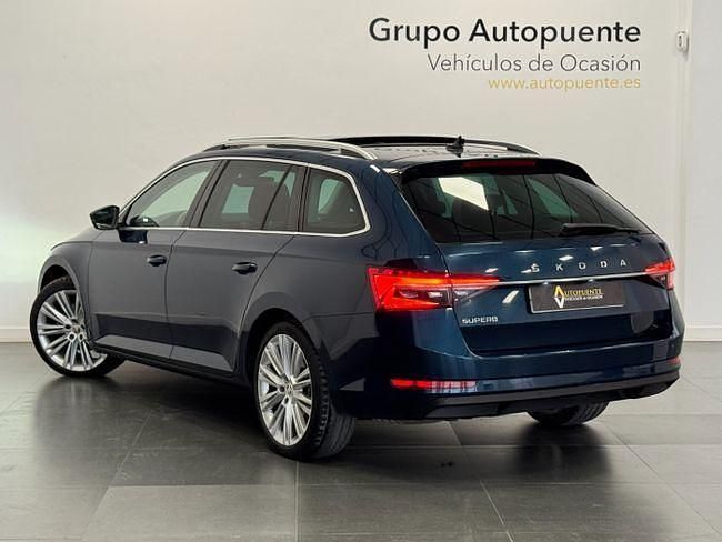 Usado Skoda Superb Style 200 CV (147 kW) 2022 Gris Familiar