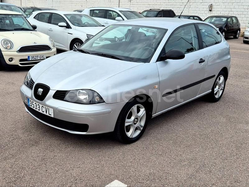 Gris / plata Usado 2004 Seat Ibiza Fresh Berlina | 4000 € (Precio justo) - Imagen 1/4