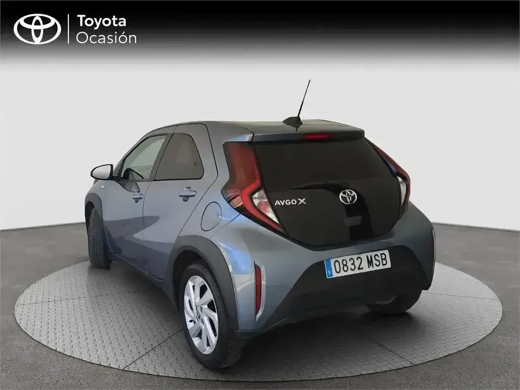 Begagnad Toyota Aygo X Play 72 HK (52 kW) 2024 Grå SUV