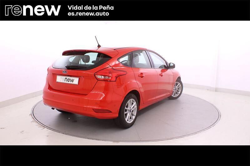Usado Ford Focus Trend+ 125 CV (91 kW) 2017 Rojo Berlina