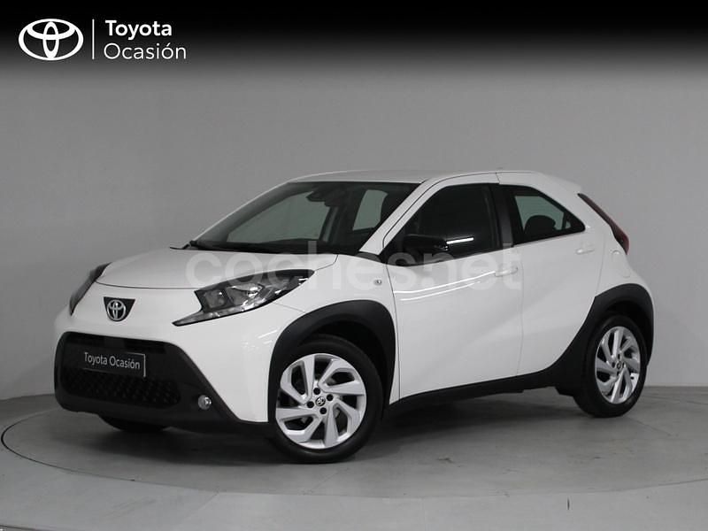 Blanco Usado 2024 Toyota Aygo Play Utilitario | 15.990 € (Un poco caro) - Imagen 1/4