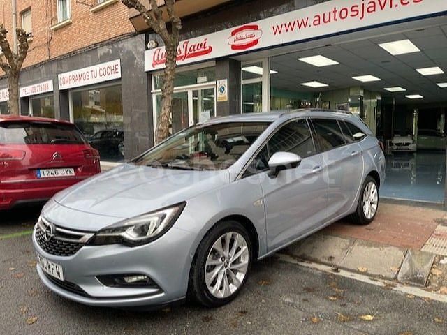 Usado Opel Astra Excellence 150 CV (110 kW) 2017 Gris / plata Familiar