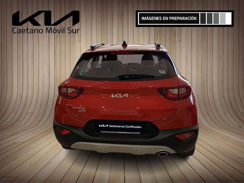 Nuevo Kia Stonic 101 CV (74 kW) 2025 Rojo SUV