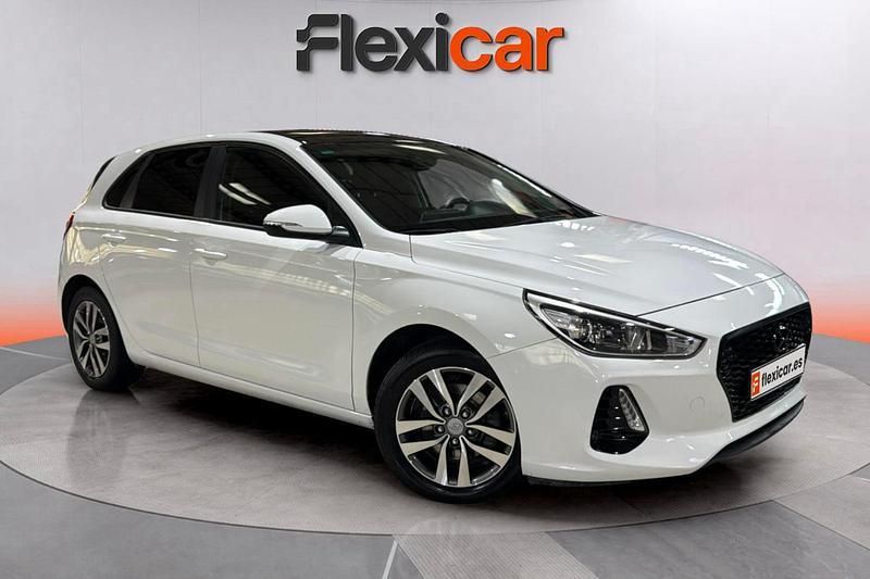 Blanco Usado 2018 Hyundai i30 GO! Berlina | 12.290 € (Precio justo) - Imagen 1/4