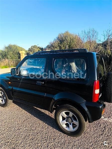 Usado Suzuki Jimny 85 CV (62 kW) 2010 Negro SUV
