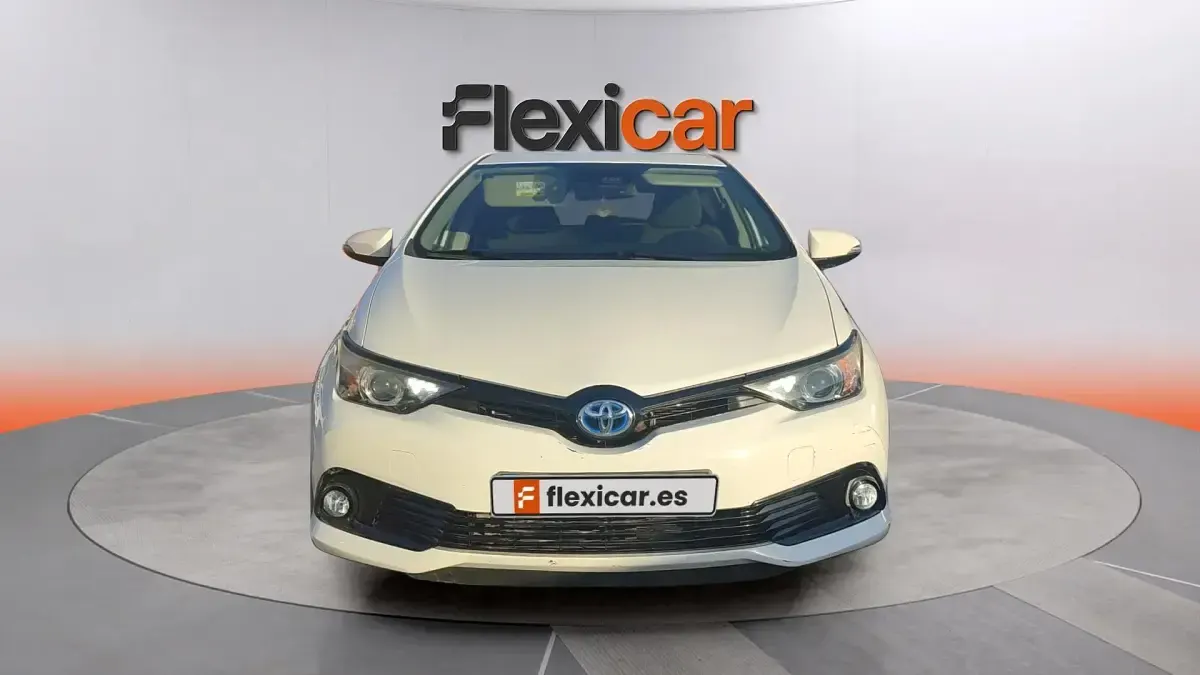 Usado Toyota Auris Hybrid Active 136 CV (100 kW) 2018 Blanco Berlina