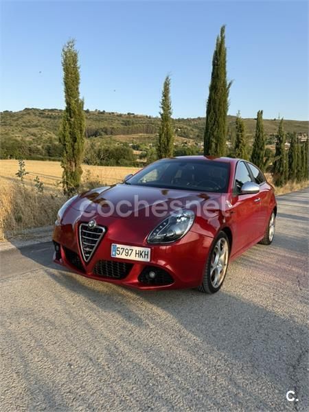Rojo Usado 2012 Alfa Romeo Giulietta Utilitario | 8000 € (Precio justo) - Imagen 1/4