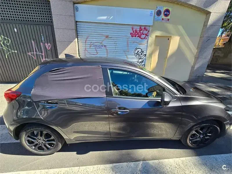 Usado Mazda 2 Edition 90 CV (66 kW) 2020 Gris / plata Berlina