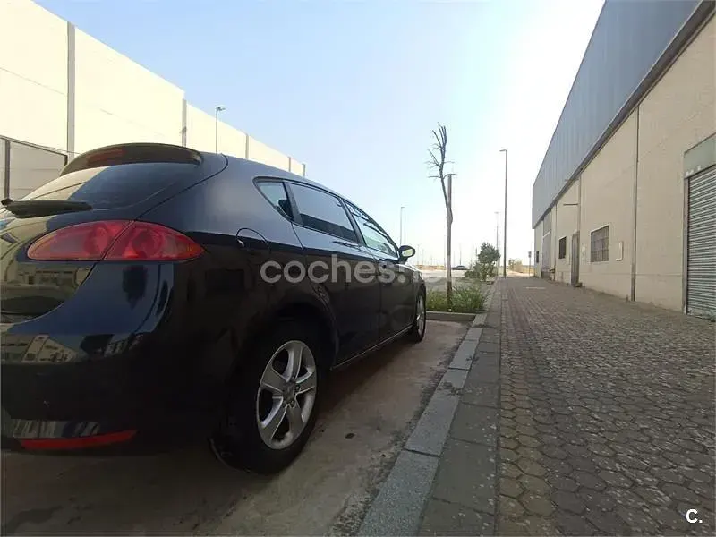 Usado Seat Leon Stylance 105 CV (77 kW) 2009 Negro Utilitario