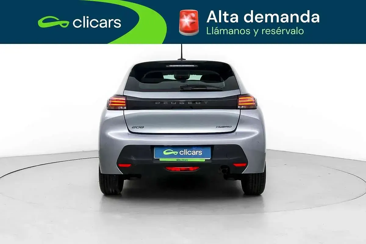 Usado Peugeot 208 Style 101 CV (74 kW) 2025 Plateado Utilitario