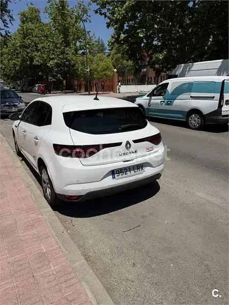 Usado Renault Mégane II Zen 115 CV (84 kW) 2021 Blanco Berlina
