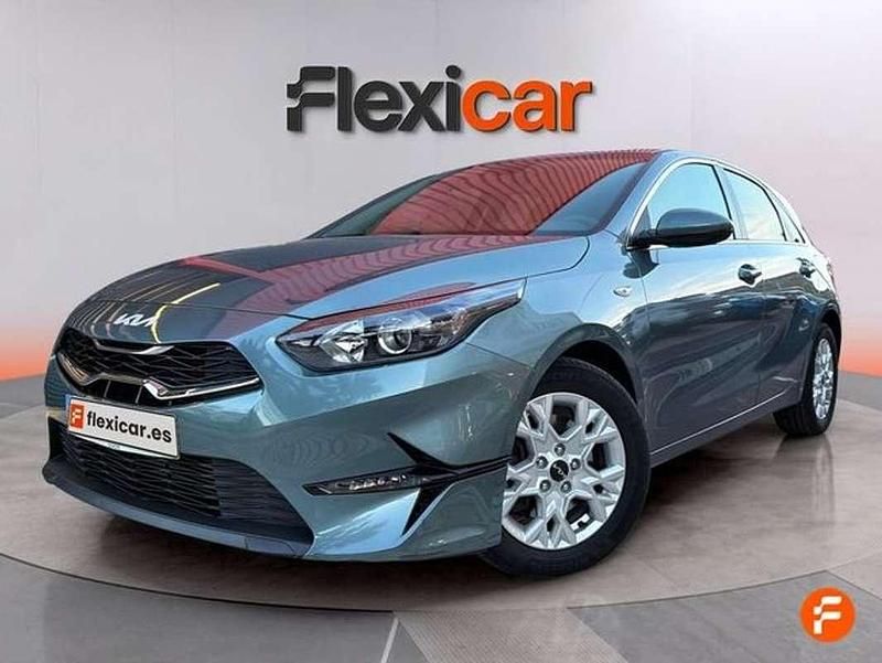 Usado Kia Ceed 120 CV (88 kW) 2022 Verde Utilitario