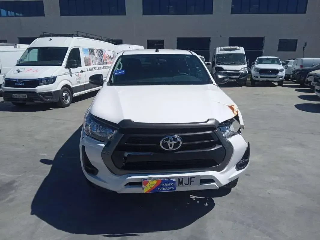 Usado Toyota HiLux 150 CV (110 kW) 2023 Blanco Pickup/Camioneta
