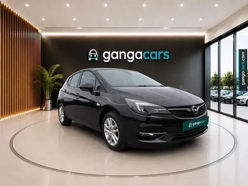 Usado Opel Astra Edition 110 CV (80 kW) 2022 Negro Utilitario