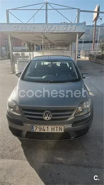Usado VW Golf IV 75 CV (55 kW) 2005 Gris / plata Berlina