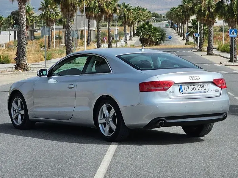 Usado Audi A5 240 CV (176 kW) 2010 Gris / plata Coupe