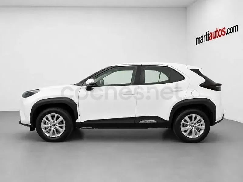 Usado Toyota Yaris Cross Business Edition 116 CV (85 kW) 2022 Blanco SUV