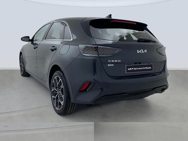 Usado Kia Ceed Style 100 CV (73 kW) 2024 Gris Utilitario