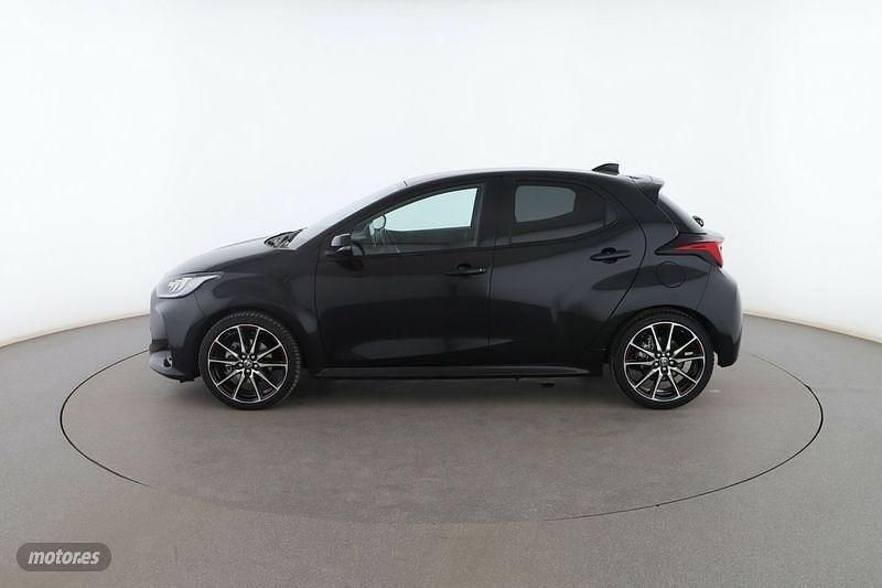 Usado Toyota Yaris Hybrid Sport 116 CV (85 kW) 2022 Negro Berlina