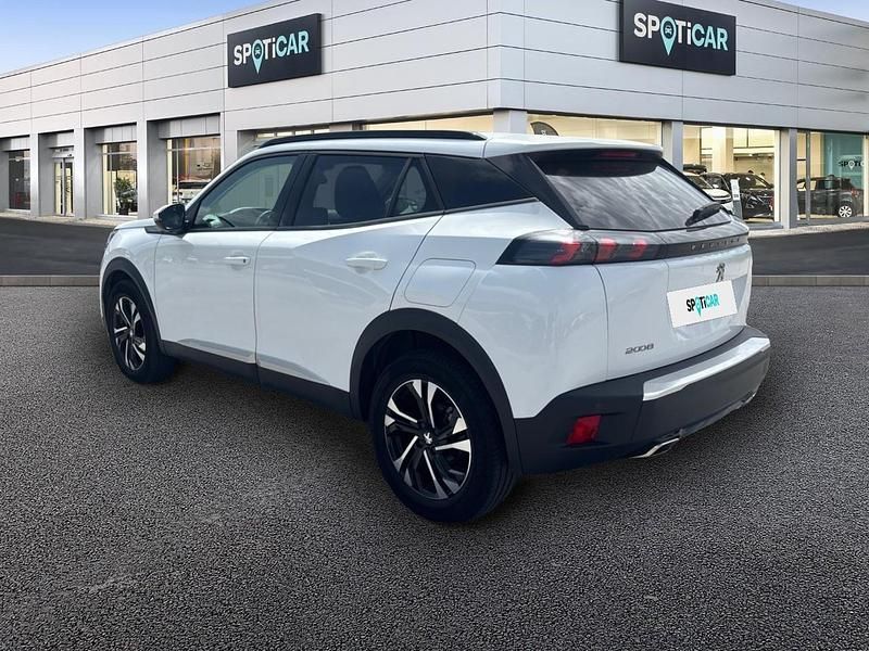Usado Peugeot 2008 Allure 130 CV (95 kW) 2021 Blanco SUV
