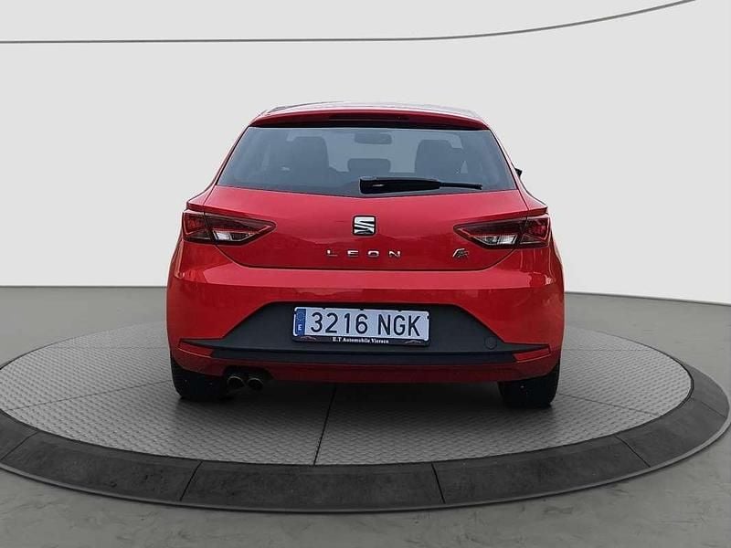 Usado Seat Leon ST FR 140 CV (102 kW) 2013 Rojo Familiar