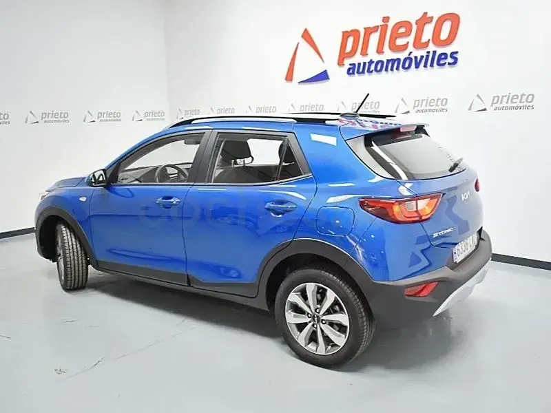 Usado Kia Stonic 84 CV (61 kW) 2022 Azul SUV
