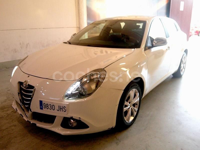 Blanco Usado 2015 Alfa Romeo Giulietta Progression Utilitario | 3790 € - Imagen 1/4