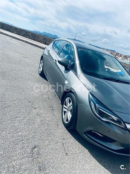 Gris / plata Usado 2019 Opel Astra Selective Berlina | 12.500 € (Precio justo) - Imagen 1/4