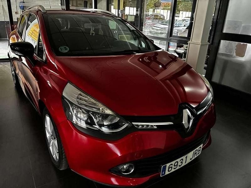 Usado Renault Clio GrandTour Dynamique 90 CV (66 kW) 2016 Rojo Familiar