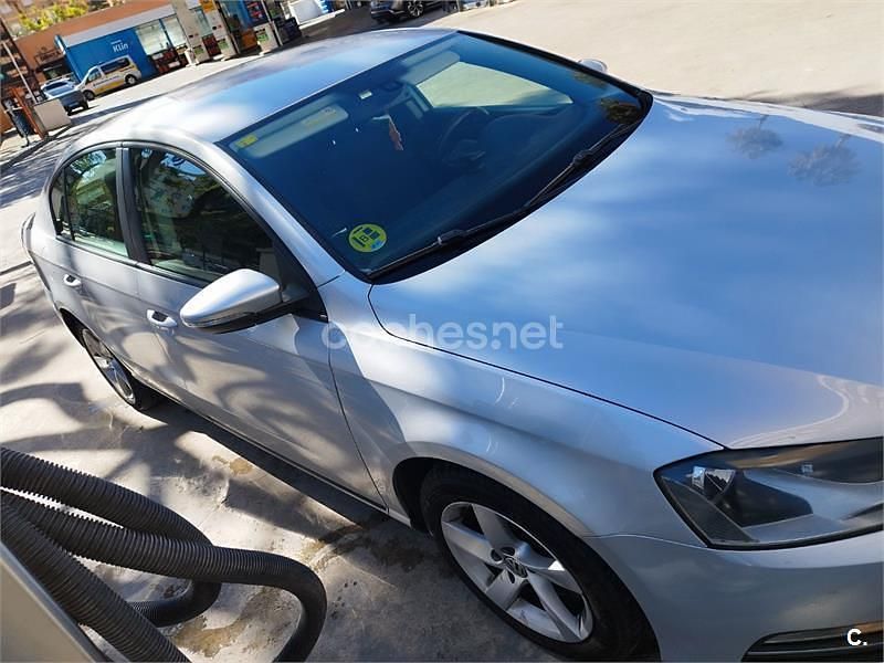 Usado VW Passat Edition 105 CV (77 kW) 2011 Gris / plata Berlina