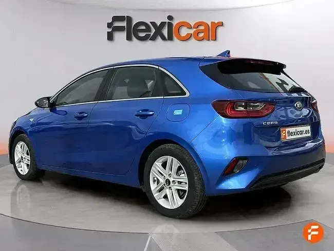 Usado Kia Ceed 120 CV (88 kW) 2021 Azul Utilitario
