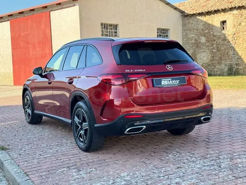 Usado Mercedes GLC220 197 CV (144 kW) 2023 Granate SUV