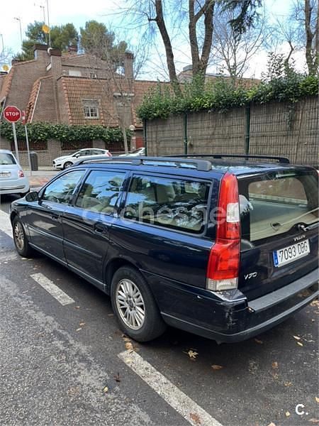 Usado Volvo V70 130 CV (95 kW) 2004 Azul Familiar