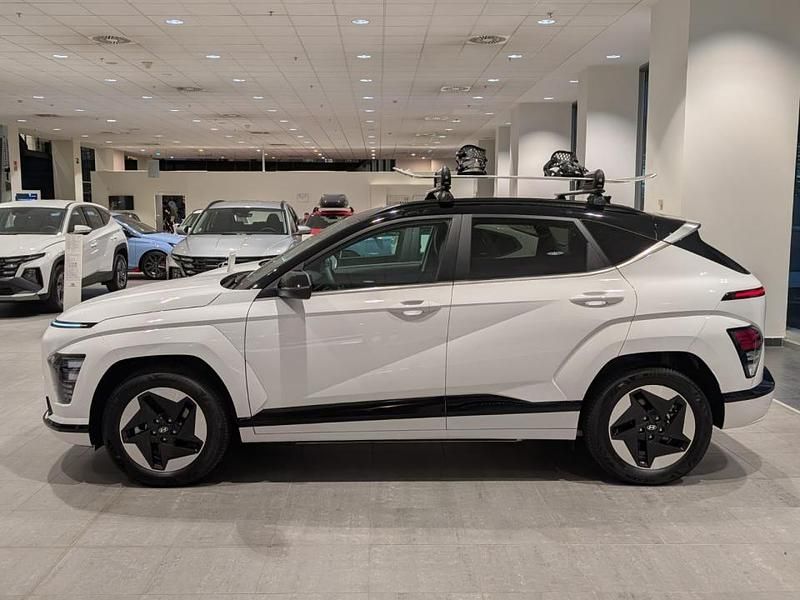 Usado Hyundai Kona Style 160 kW (218 CV) 2024 Atlas white/abbys black (sólido) SUV