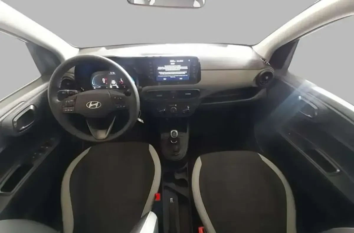 Usado Hyundai i10 79 CV (58 kW) 2025 Gris Utilitario