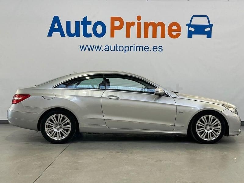 Usado Mercedes E220 170 CV (125 kW) 2010 Gris / plata Coupe