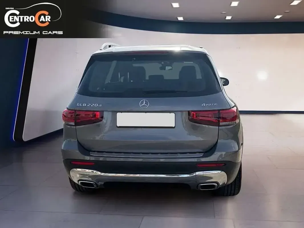 Usado Mercedes GLB220 190 CV (139 kW) 2022 Gris SUV