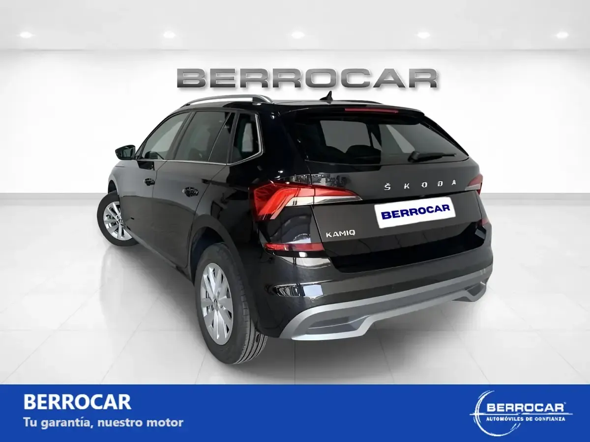 Usado Skoda Kamiq Ambition 110 CV (80 kW) 2024 Negro SUV