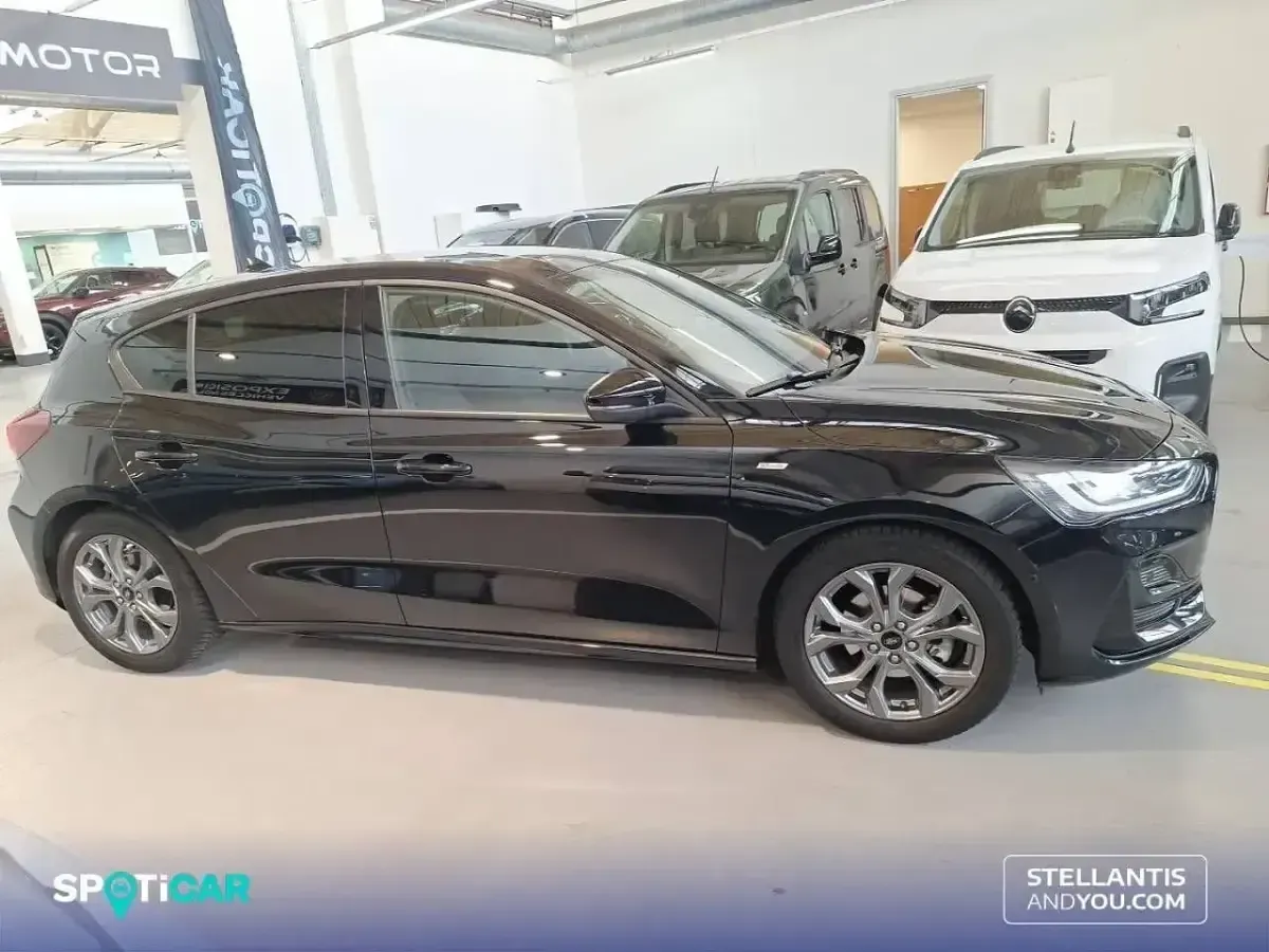 Usado Ford Focus ST-Line 125 CV (91 kW) 2023 Negro