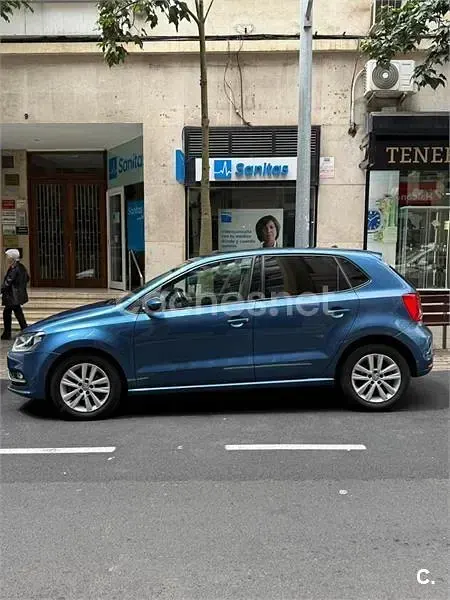Usado VW Polo Advance 90 CV (66 kW) 2016 Azul Berlina