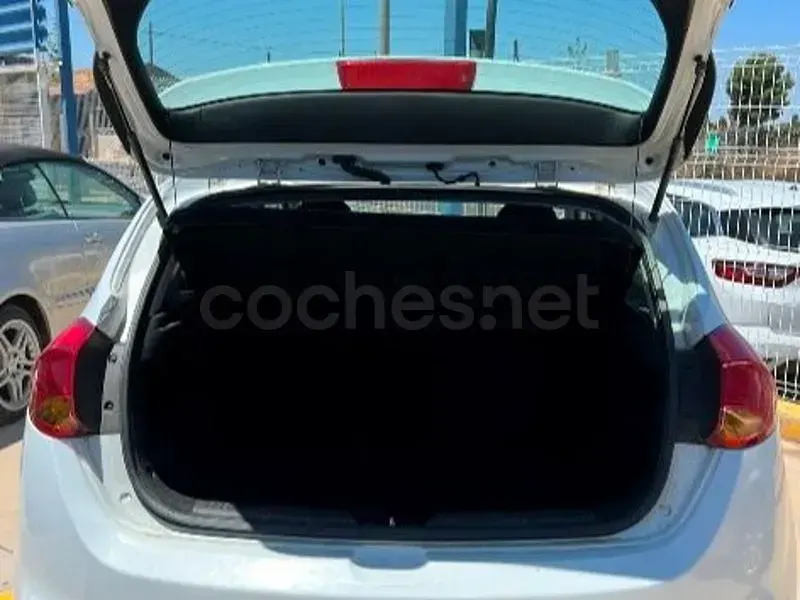 Usado Kia Ceed GT 90 CV (66 kW) 2014 Blanco Berlina