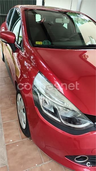 Usado Renault Clio IV Expression 75 CV (55 kW) 2014 Rojo Berlina