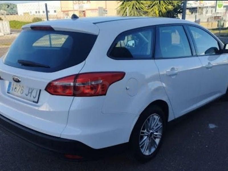 Usado Ford Focus Trend 95 CV (69 kW) 2017 Blanco Familiar