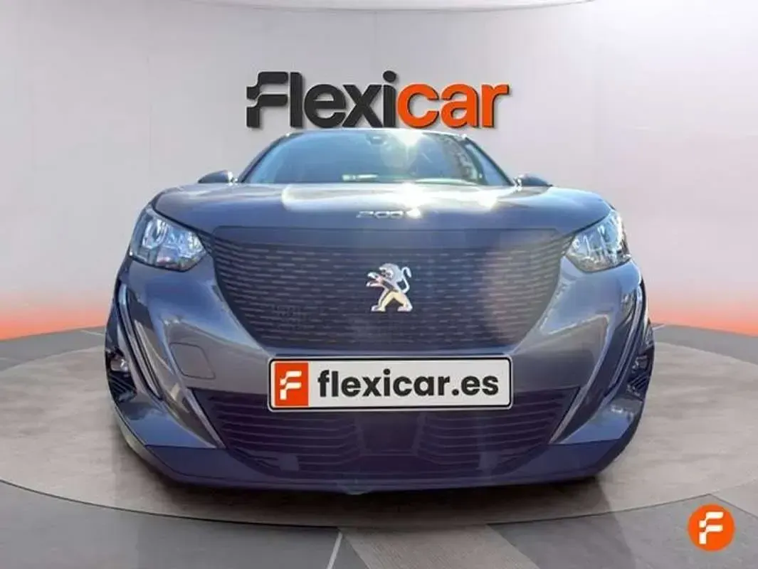 Usado Peugeot 2008 Active 110 CV (80 kW) 2021 Gris SUV
