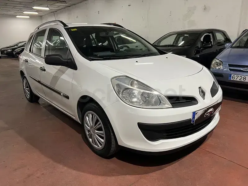 Usado Renault Clio Authentique 70 CV (51 kW) 2008 Blanco Familiar