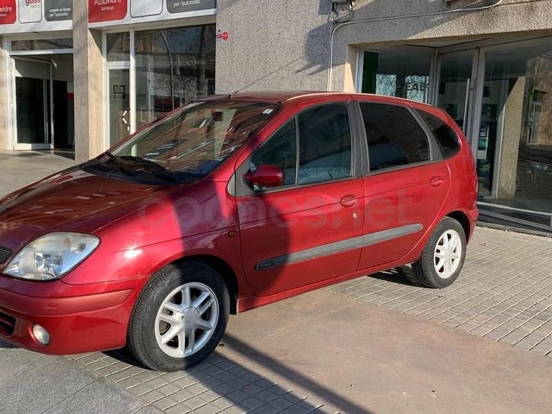 Usado Renault Mégane II Expression 105 CV (77 kW) 2002 Granate Berlina